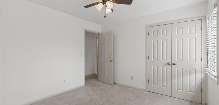 9027 N Manning Avenue, Kansas City, MO 64157