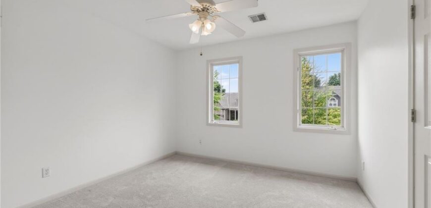 9027 N Manning Avenue, Kansas City, MO 64157
