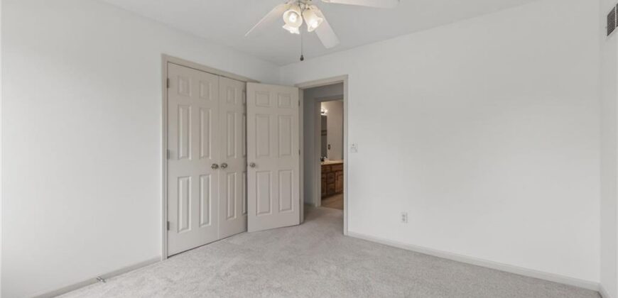 9027 N Manning Avenue, Kansas City, MO 64157