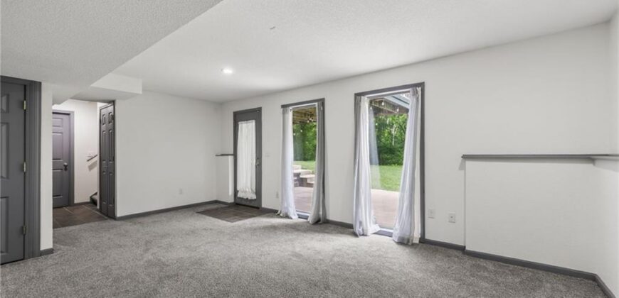 9027 N Manning Avenue, Kansas City, MO 64157