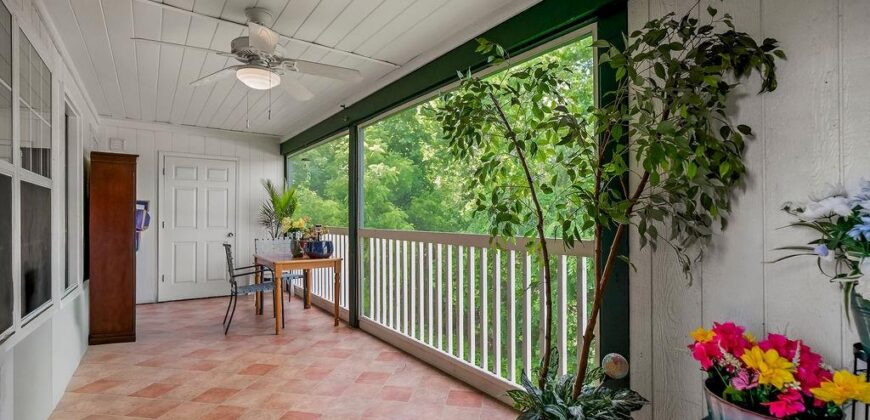 2305 NE 68th Street, Gladstone, MO 64118