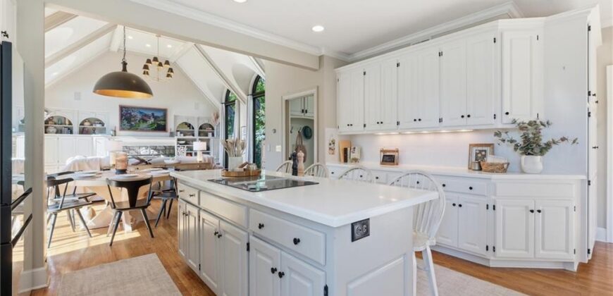 1425 Woodbury Drive, Liberty, MO 64068