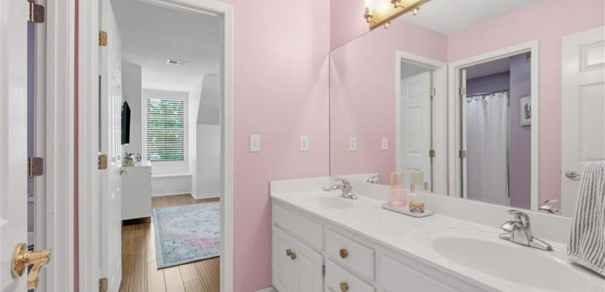 1425 Woodbury Drive, Liberty, MO 64068