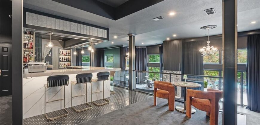 1425 Woodbury Drive, Liberty, MO 64068