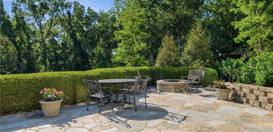 1425 Woodbury Drive, Liberty, MO 64068