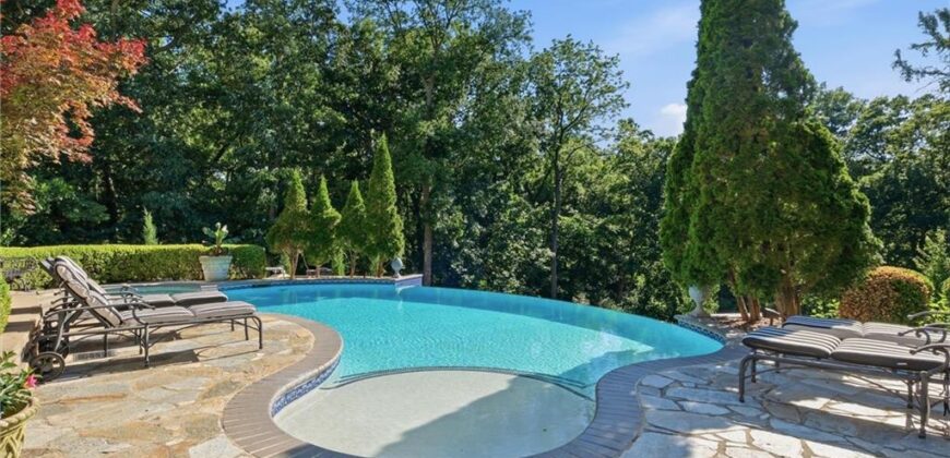 1425 Woodbury Drive, Liberty, MO 64068