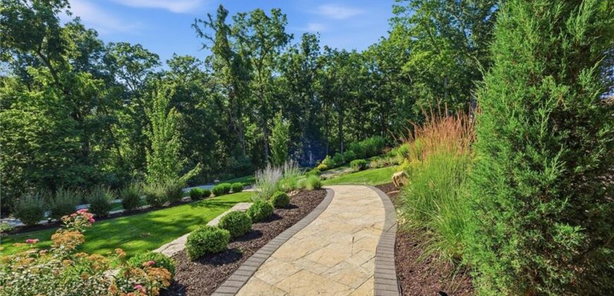 1425 Woodbury Drive, Liberty, MO 64068