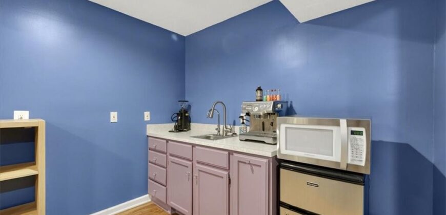 1608 NE 81st Street, Kansas City, MO 64118