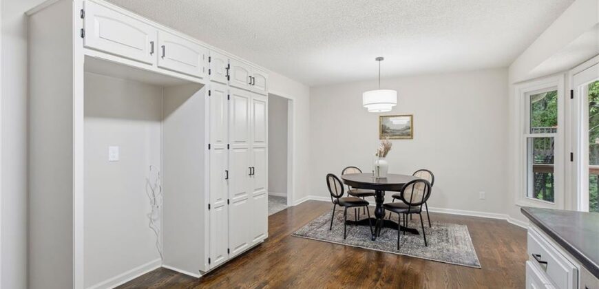 1310 Amesbury Avenue, Liberty, MO 64068