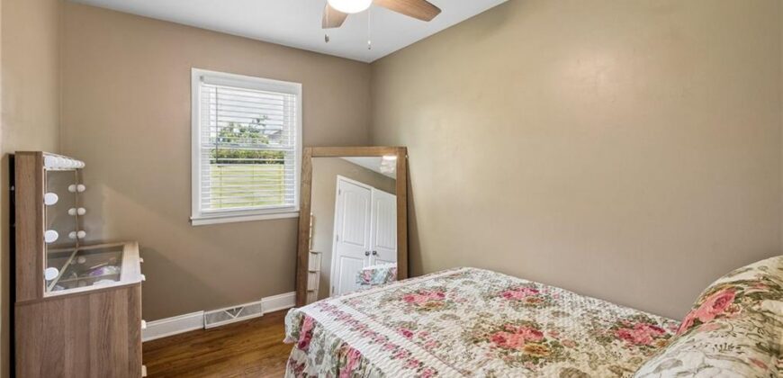 809 Lindenwood Lane, Liberty, MO 64068