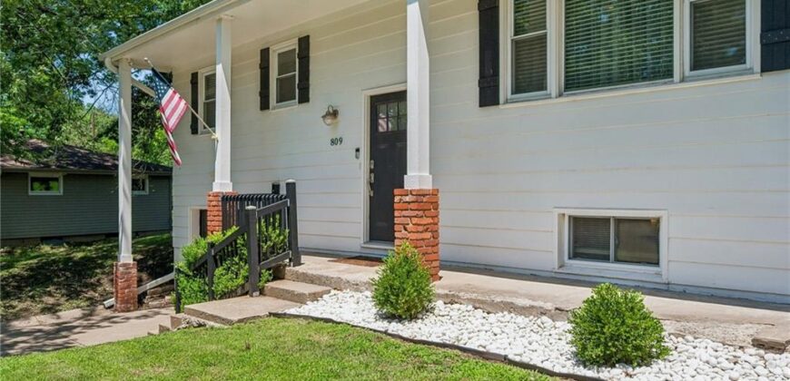 809 Lindenwood Lane, Liberty, MO 64068