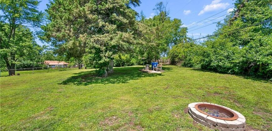 809 Lindenwood Lane, Liberty, MO 64068