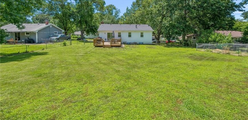 809 Lindenwood Lane, Liberty, MO 64068