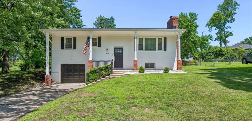 809 Lindenwood Lane, Liberty, MO 64068