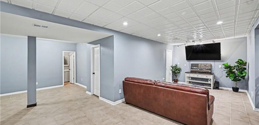 9009 N Kentucky Avenue, Kansas City, MO 64157
