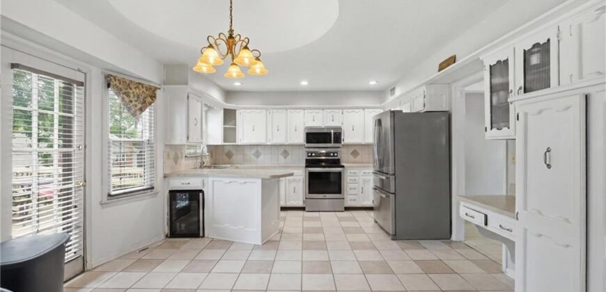 3800 NE Shady Lane Drive, Gladstone, MO 64119