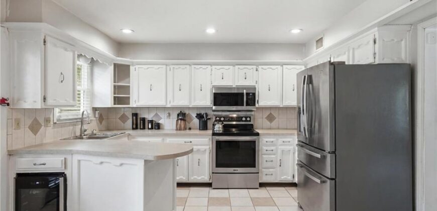 3800 NE Shady Lane Drive, Gladstone, MO 64119