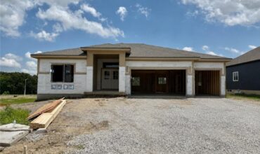 7633 N Booth Avenue, Kansas City, MO 64158