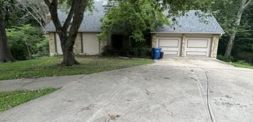 4440 NW Wildwood Drive, Kansas City, MO 64116