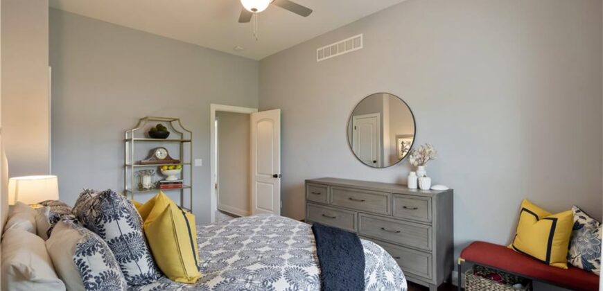 8905 N Donnelly Avenue, Kansas City, MO 64157