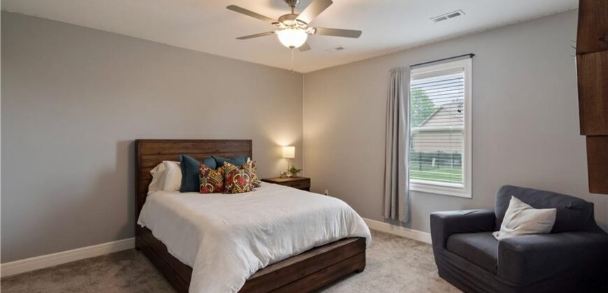 8905 N Donnelly Avenue, Kansas City, MO 64157