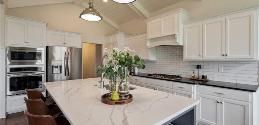 8905 N Donnelly Avenue, Kansas City, MO 64157