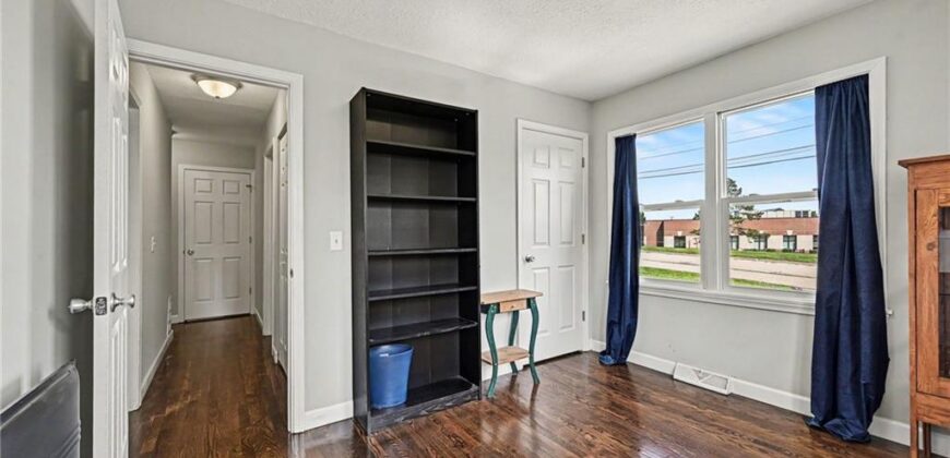 13 NW Englewood Court, Kansas City, MO 64118