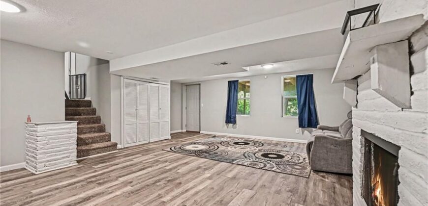 13 NW Englewood Court, Kansas City, MO 64118