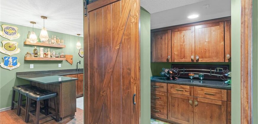 5901 NW Liston Court, Kansas City, MO 64151