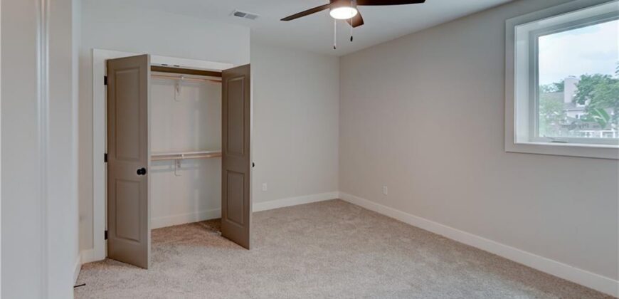 6400 NW 98th Street, Kansas City, MO 64153
