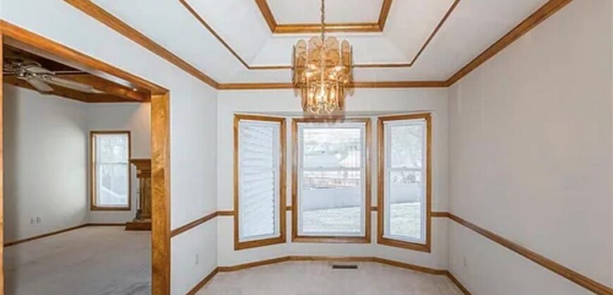 6215 NW 65th Street, Kansas City, MO 64151
