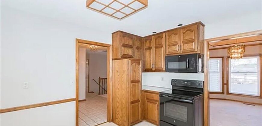 6215 NW 65th Street, Kansas City, MO 64151