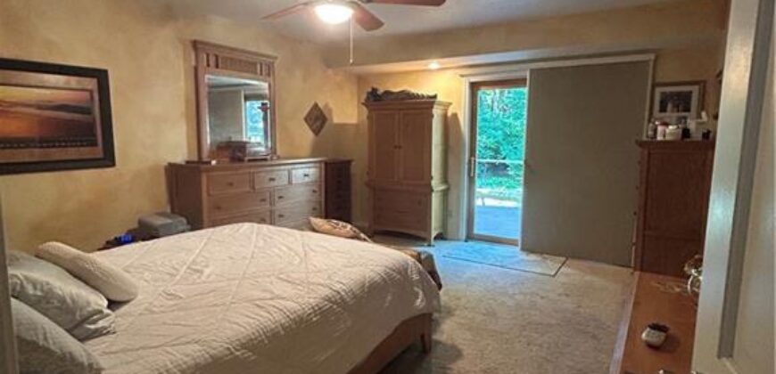 1144 Camelot Drive, Liberty, MO 64068