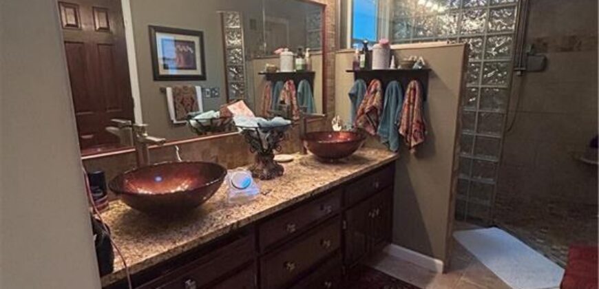 1144 Camelot Drive, Liberty, MO 64068