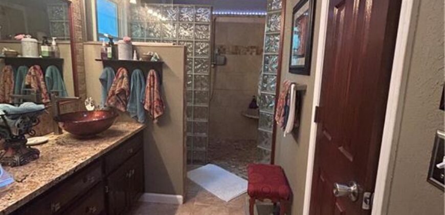 1144 Camelot Drive, Liberty, MO 64068