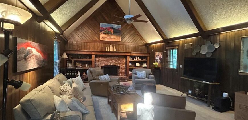 1144 Camelot Drive, Liberty, MO 64068