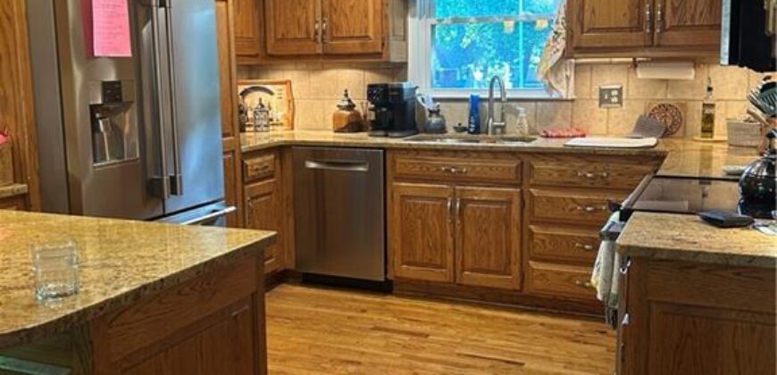 1144 Camelot Drive, Liberty, MO 64068