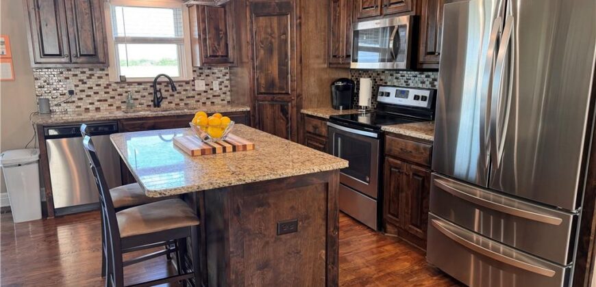 1212 Viola Street, Smithville, MO 64089