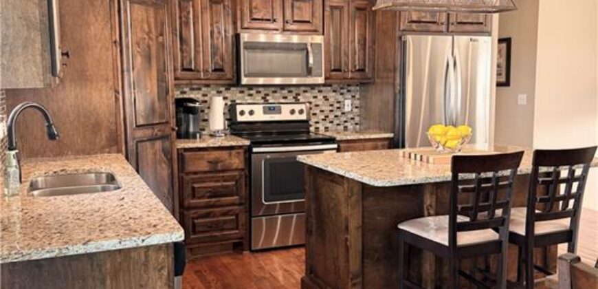 1212 Viola Street, Smithville, MO 64089