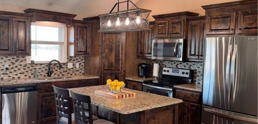 1212 Viola Street, Smithville, MO 64089