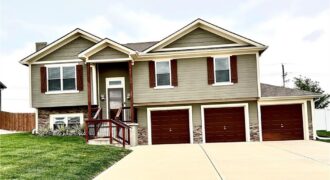 1212 Viola Street, Smithville, MO 64089
