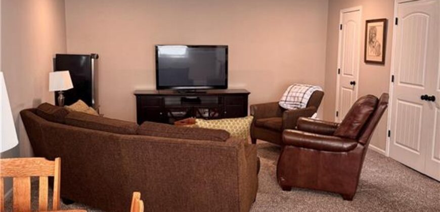1212 Viola Street, Smithville, MO 64089