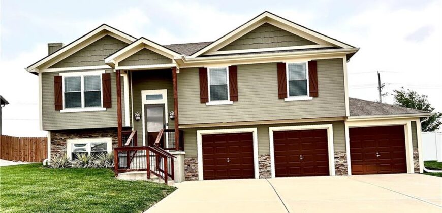 1212 Viola Street, Smithville, MO 64089