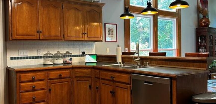 606 Harborview Drive, Smithville, MO 64089