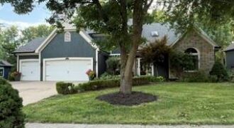 606 Harborview Drive, Smithville, MO 64089