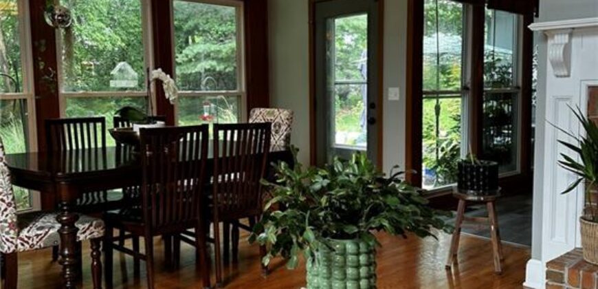 606 Harborview Drive, Smithville, MO 64089