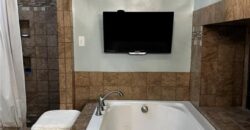 606 Harborview Drive, Smithville, MO 64089