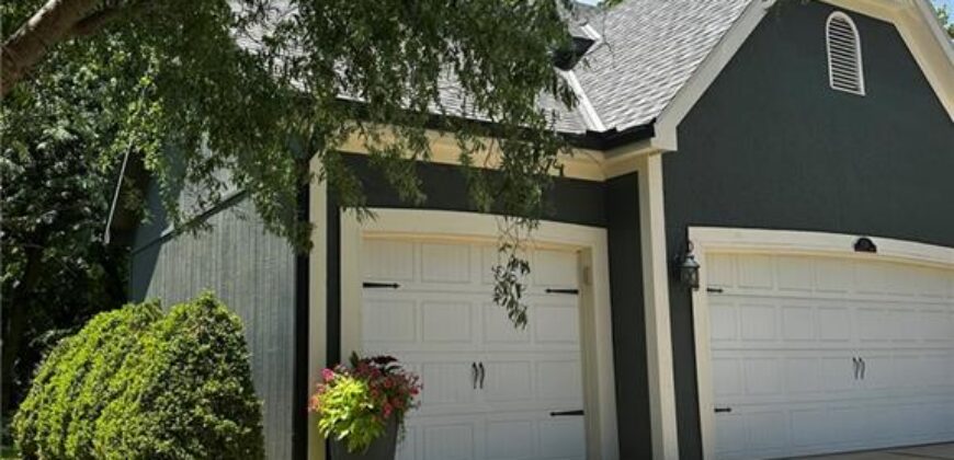 606 Harborview Drive, Smithville, MO 64089