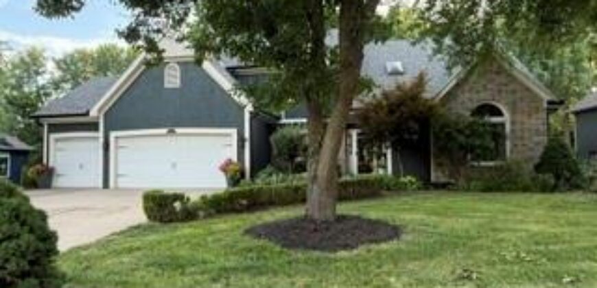 606 Harborview Drive, Smithville, MO 64089