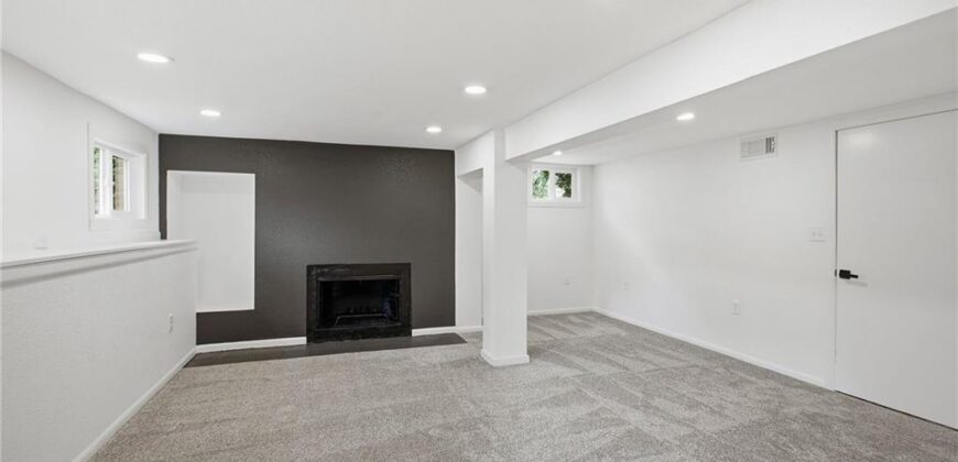 1530 NW 67TH Street, Kansas City, MO 64118